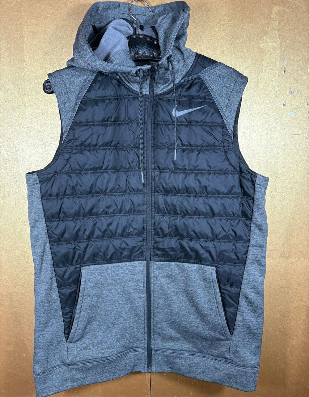 Nike Mens sleeveless training vest size M